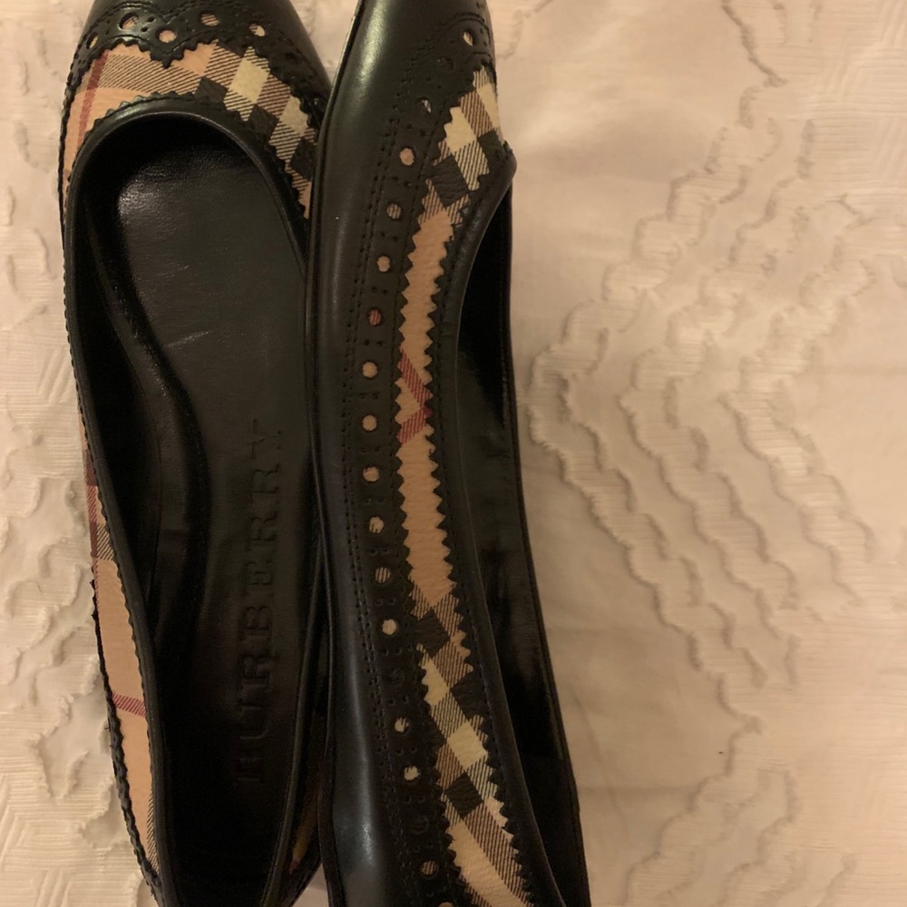 NWOT. BURBERRY Laser-cut Leather Check Flats